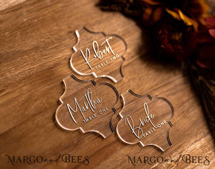 PLATZKARTEN / TISCHKARTEN  
 Acrylgold klar / Holz 3D Moderne Acryl Tischkarten, Hochzeits Tischkarten, geometrische klare Acryl Namenskarten, Premium Luxus Sitzkarten, weiße Schrift transparente maßgeschneiderte Escortkarten