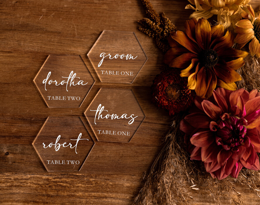 PLATZKARTEN / TISCHKARTEN  
 Acrylgold klar / Holz 3D Moderne Hexagon-Acryl-Platzkarten, Hochzeitsplatzkarten, geometrische klare Namenskarte premium, luxuriöse Sitzkarte, weiße Schrift und transparente Acryl-Eskortkarte