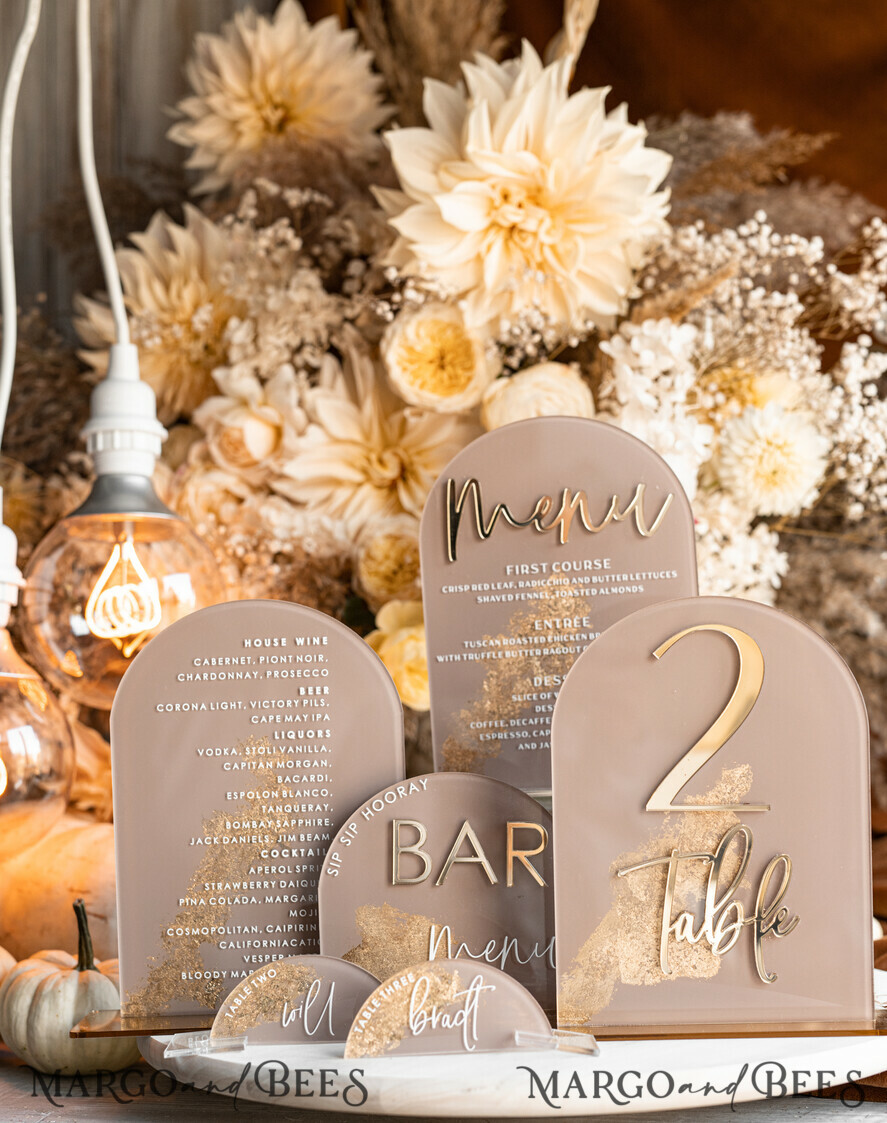 PLATZKARTEN / TISCHKARTEN  
 Acrylgold klar / Holz 3D Acrylbogen Beige Platzkarte mit Ständer, klare Acryl- und goldene flache Platzkarte, nude goldene Plexi-flache Platzkarte, tanzen Luxus Hochzeitsdekoration, erdige Hochzeit