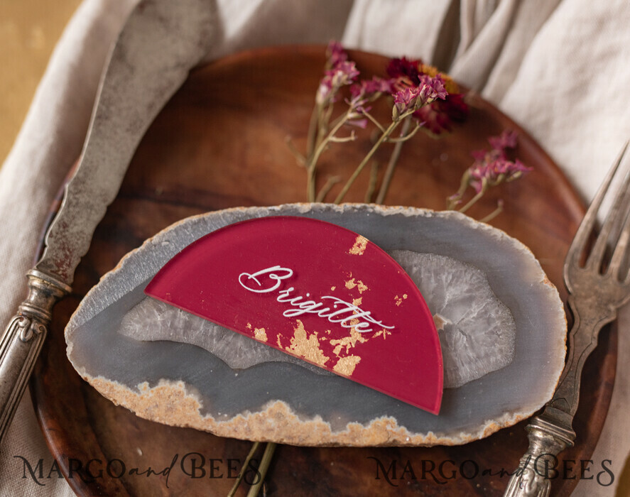 PLATZKARTEN / TISCHKARTEN  
 Acrylgold klar / Holz 3D Acrylbogen Burgundy Flachplatzkarte, klare Acryl- und goldene Flachplatzkarte, bordeauxgoldene Plexi-Flachplatzkarte, Marsala Luxus-Hochzeitstischdekoration, weißer Text