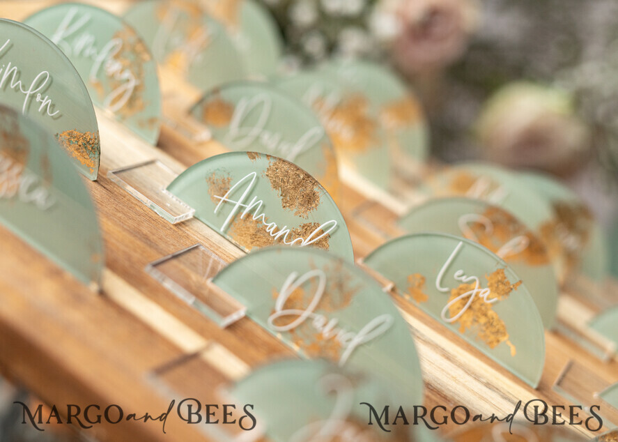 PLATZKARTEN / TISCHKARTEN  
 Acrylgold klar / Holz 3D Acrylbogen Salbeigrün Flachplatzkarte mit Stand, bemalte Acryl- und Gold-Flachplatzkarte, Grünpflanzen Gold Plexi Flachplatzkarte, Garten Luxus Hochzeits Tischdekoration