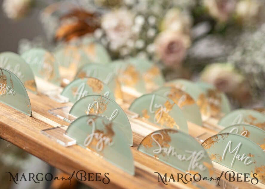 PLATZKARTEN / TISCHKARTEN  
 Acrylgold klar / Holz 3D Acrylbogen Salbeigrün Flachplatzkarte mit Stand, bemalte Acryl- und Gold-Flachplatzkarte, Grünpflanzen Gold Plexi Flachplatzkarte, Garten Luxus Hochzeits Tischdekoration