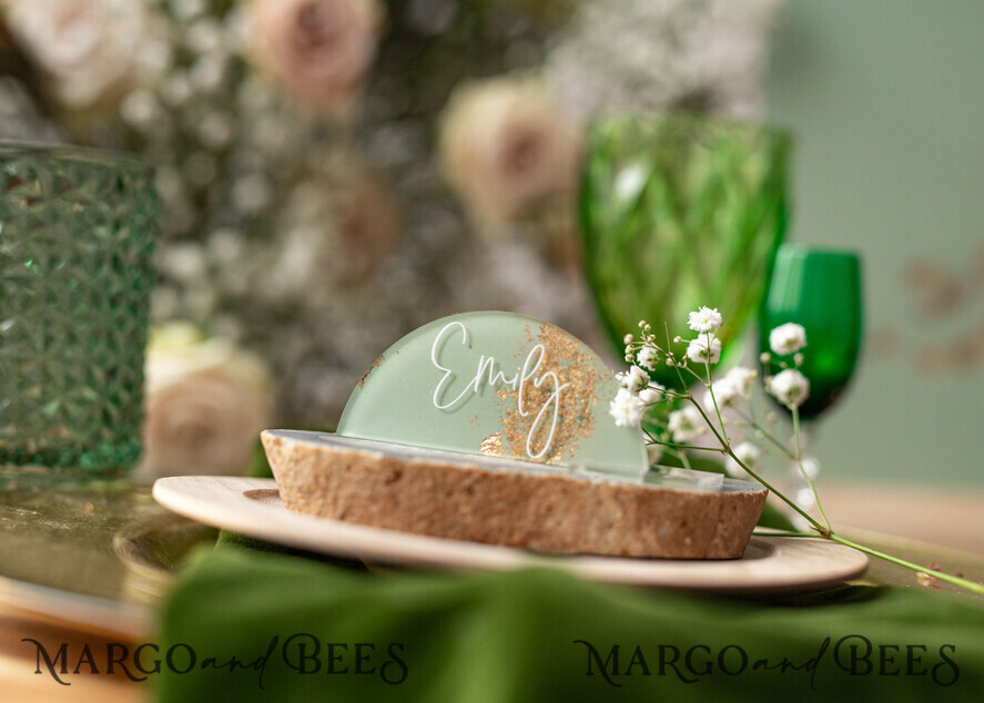 PLATZKARTEN / TISCHKARTEN  
 Acrylgold klar / Holz 3D Acrylbogen Salbeigrün Flachplatzkarte mit Stand, bemalte Acryl- und Gold-Flachplatzkarte, Grünpflanzen Gold Plexi Flachplatzkarte, Garten Luxus Hochzeits Tischdekoration