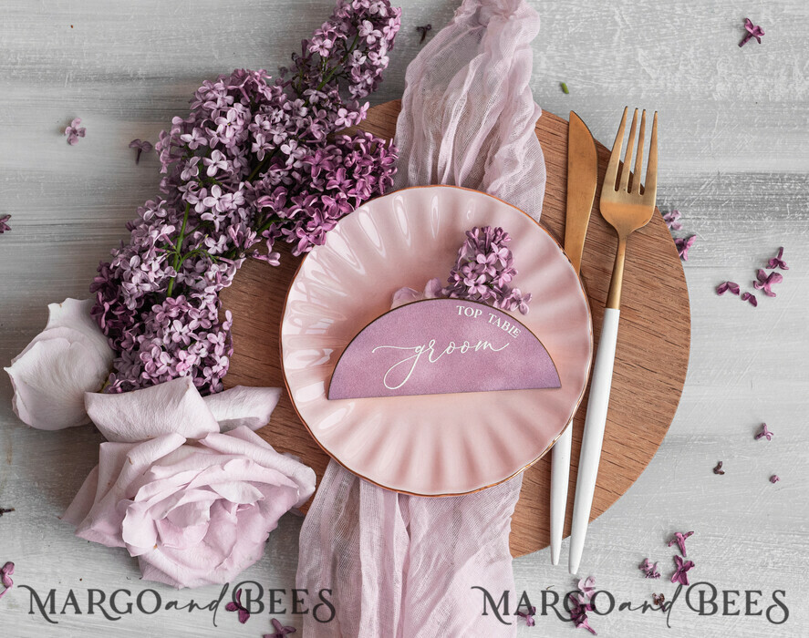 PLATZKARTEN / TISCHKARTEN  
 Acrylgold klar / Holz 3D Mauve Hochzeitsplatzkarten, Moderne Bogen Samt Weiße Beschriftung Platzkarte ohne Ständer, Hochzeitsplatz mauve Karten, Samt weiße Namenskarten, Editable Text, MvS