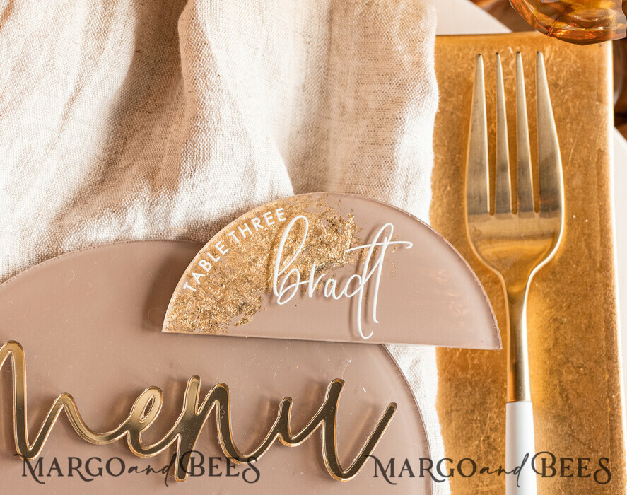 PLATZKARTEN / TISCHKARTEN  
 Acrylgold klar / Holz 3D Acrylbogen Beige Flachplatzkarte, Klare Acryl- und Gold-Flachplatzkarte, Nude Gold Plexi Flachplatzkarte, Tan Luxus Hochzeits-Tischdeko, Erdige Hochzeitsbeschilderung