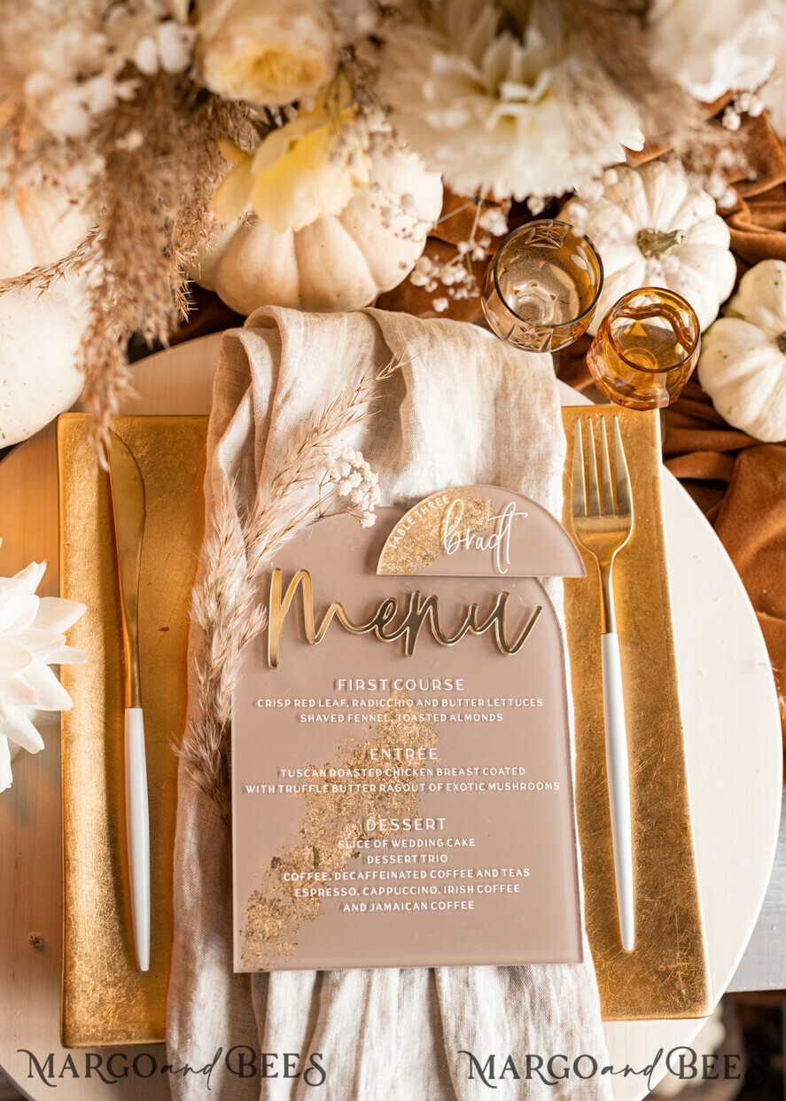 PLATZKARTEN / TISCHKARTEN  
 Acrylgold klar / Holz 3D Acrylbogen Beige Flachplatzkarte, Klare Acryl- und Gold-Flachplatzkarte, Nude Gold Plexi Flachplatzkarte, Tan Luxus Hochzeits-Tischdeko, Erdige Hochzeitsbeschilderung