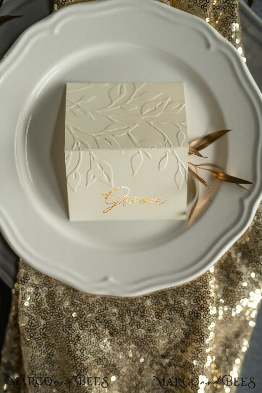 PLATZKARTEN / TISCHKARTEN  
 Luxus Premium Glitzer/ Gold/ Silber/ Roségold Elegante geprägte elfenbeinfarbene Hochzeitsplatzkarte mit goldener Schrift, zarte Namensschilder, romantische elfenbeinfarbene Hochzeitsstationery, luxuriöse Hochzeitsplatzkarten aus echtem Goldfolie.