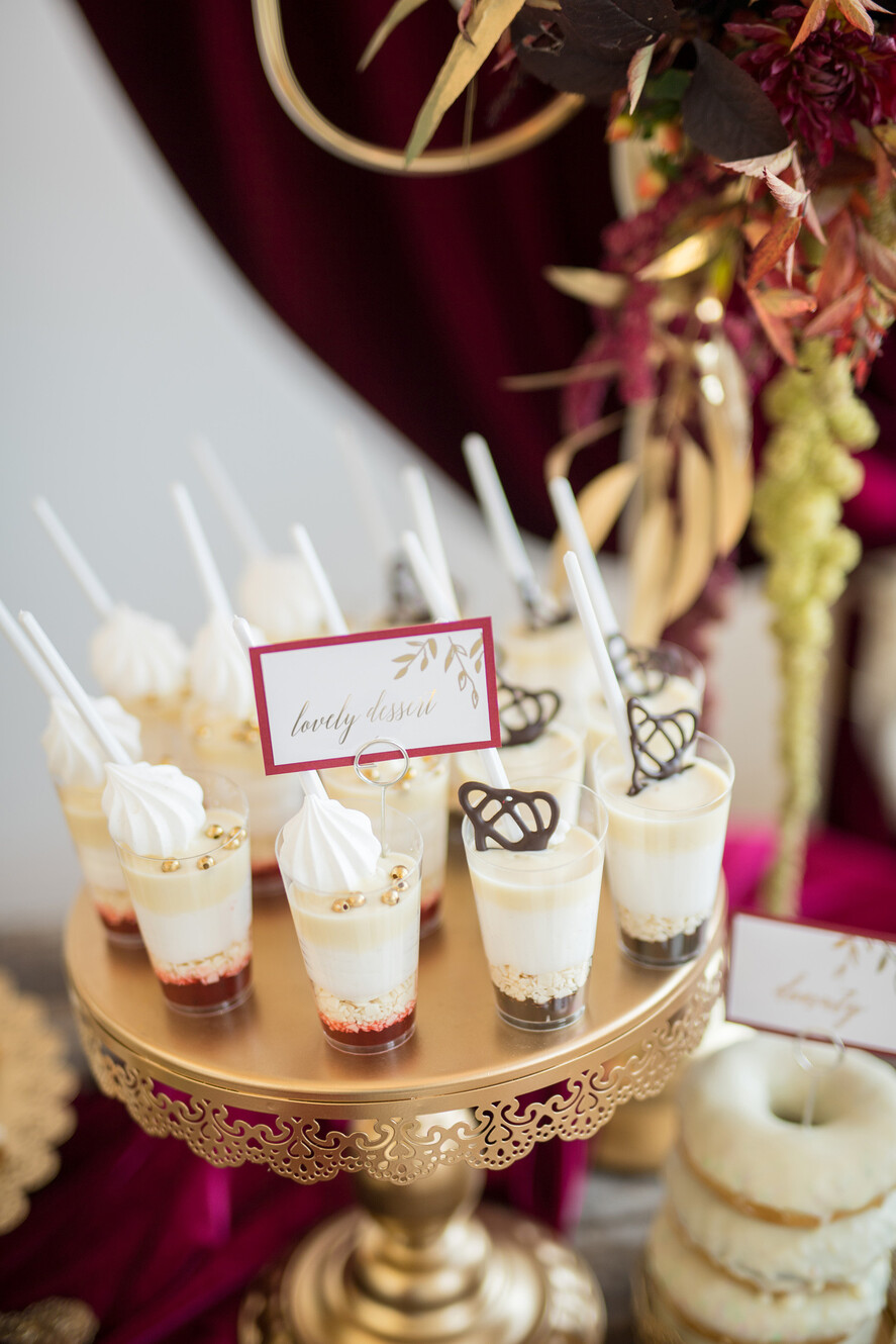 PLATZKARTEN / TISCHKARTEN  
 Luxus Premium Glitzer/ Gold/ Silber/ Roségold Burgunder Hochzeit Platzkarten, Weiße Karten mit Goldfolien-Druck, Romantische Hochzeitsnamensschilder, Marsala Hochzeitsbriefpapier, Luxus echte Goldfolien Hochzeit Platzkarte