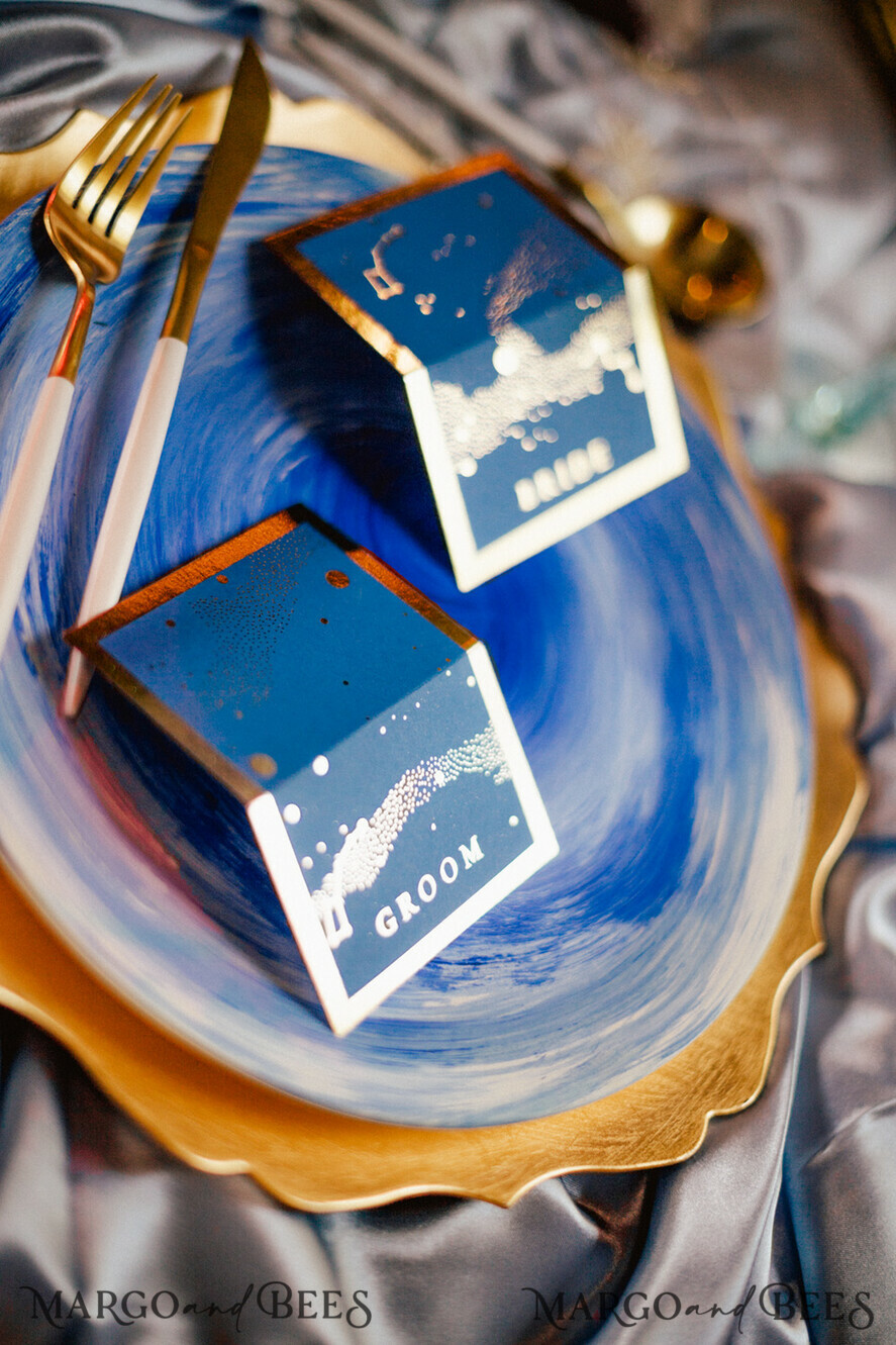PLATZKARTEN / TISCHKARTEN  
 Luxus Premium Glitzer/ Gold/ Silber/ Roségold Galaxie Blau Hochzeitsplatzkarten mit goldfarbigem Druck, Sterne Hochzeitsnamensschilder, moderne Hochzeitsstationery, luxuriöse goldfarbige Hochzeitsplatzkarten, benutzerdefinierter Text