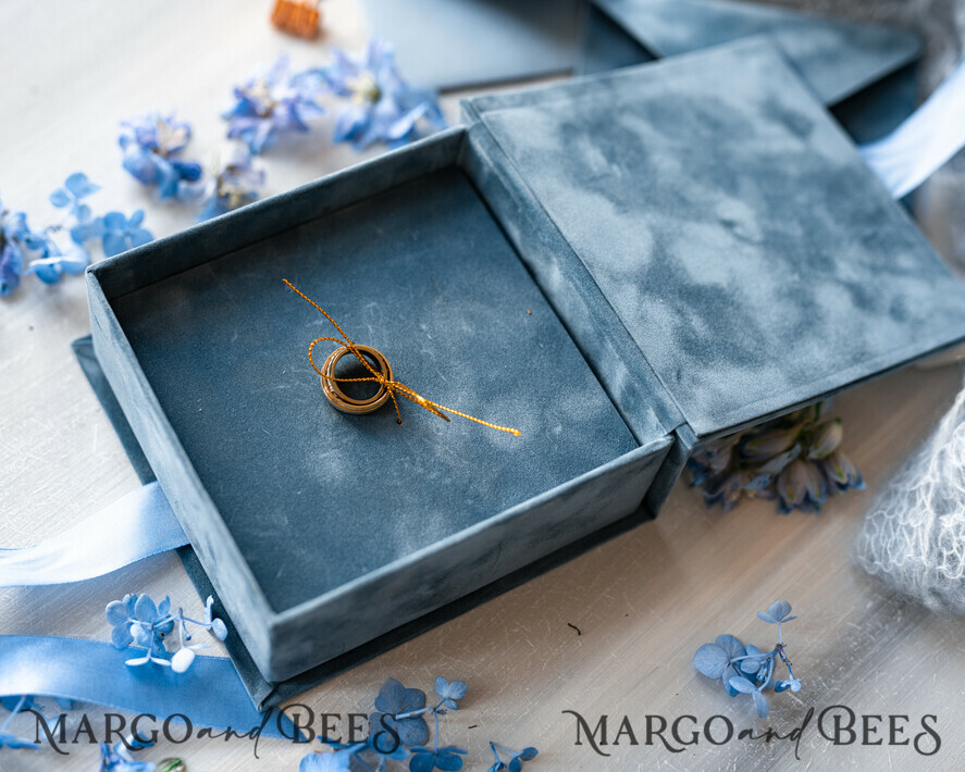 RINGTRÄGERBOXEN & KISSEN Samtkästchen für den Trauungszeremonie Staubblauer goldener Samt-Ringbox für die Zeremonie, Ringbox für die Hochzeitszeremonie 3 Ringe Samt, Boho Glam Hochzeitsringboxen für ihn und sie, luxuriöse Samt-Ringbox doppelt mit maßgeschneiderten Farben.