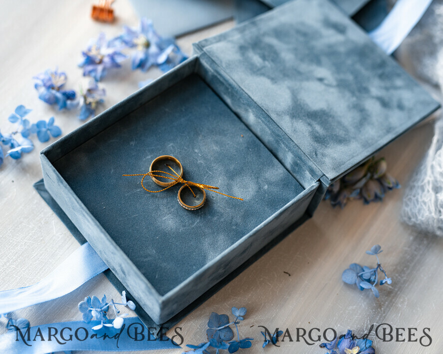 RINGTRÄGERBOXEN & KISSEN Samtkästchen für den Trauungszeremonie Staubblauer goldener Samt-Ringbox für die Zeremonie, Ringbox für die Hochzeitszeremonie 3 Ringe Samt, Boho Glam Hochzeitsringboxen für ihn und sie, luxuriöse Samt-Ringbox doppelt mit maßgeschneiderten Farben.