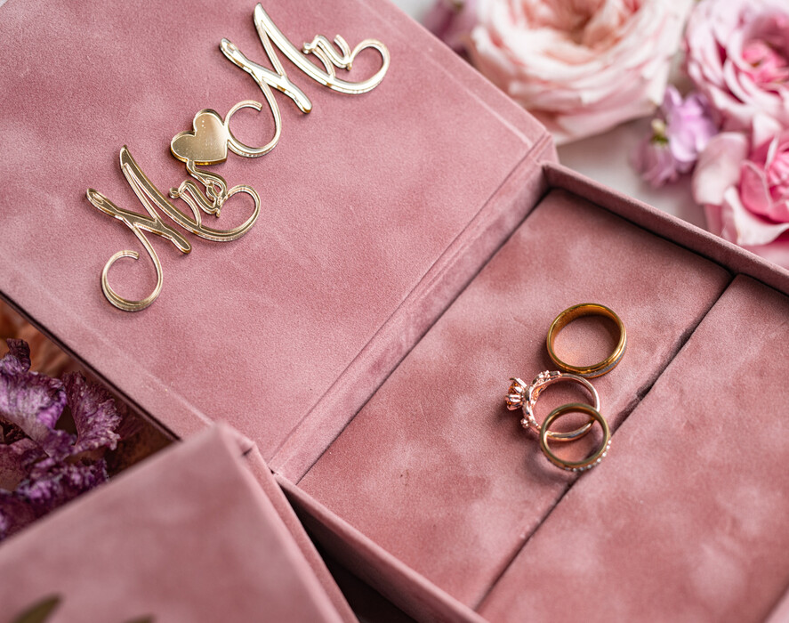 RINGTRÄGERBOXEN & KISSEN Samtkästchen für den Trauungszeremonie Ringbox für die Hochzeitszeremonie 3 Ringe, Blush Pink Goldene Samt-Hochzeitsringbox für die Zeremonie, Boho Glam Hochzeitsringboxen für ihn und sie, Luxus-Samt-Ringbox doppelt, maßgeschneiderte Farben.