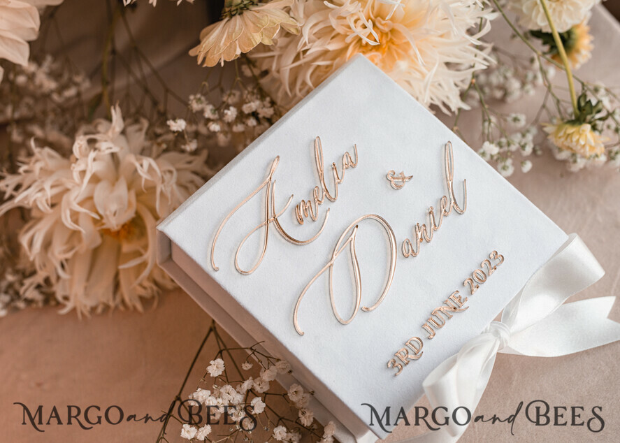 RINGTRÄGERBOXEN & KISSEN Samtkästchen für den Trauungszeremonie Reine weiße Ringbox für die Hochzeitszeremonie 3 Ringe, weiße goldene Samt-Hochzeitsringbox für die Zeremonie, glamouröse Hochzeitsringboxen für ihn und sie, luxuriöse Samt-Ringbox doppelt in benutzerdefinierten Farben.