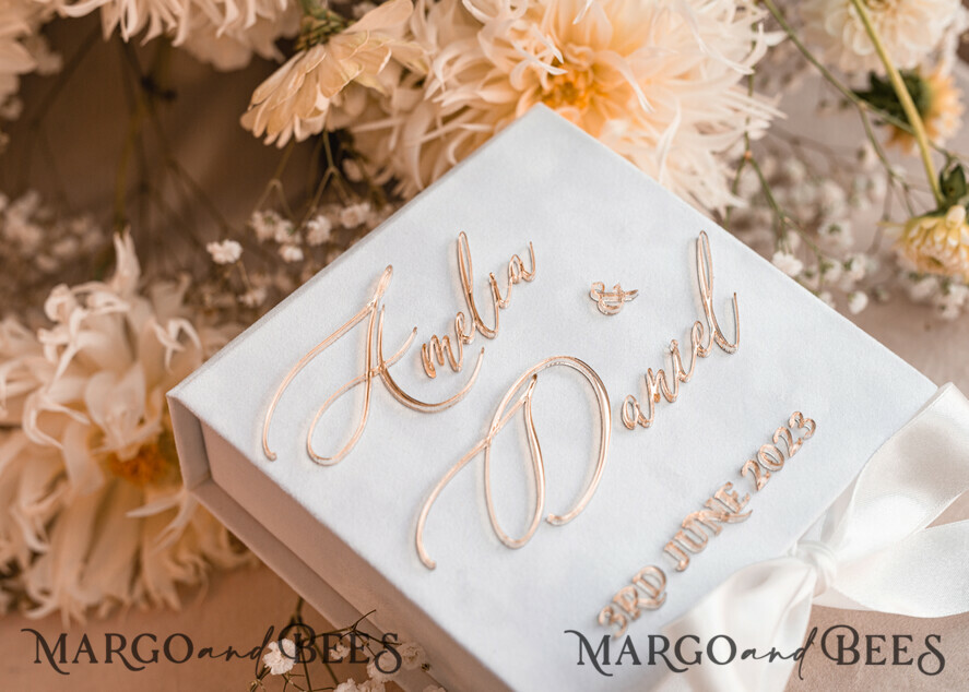 RINGTRÄGERBOXEN & KISSEN Samtkästchen für den Trauungszeremonie Reine weiße Ringbox für die Hochzeitszeremonie 3 Ringe, weiße goldene Samt-Hochzeitsringbox für die Zeremonie, glamouröse Hochzeitsringboxen für ihn und sie, luxuriöse Samt-Ringbox doppelt in benutzerdefinierten Farben.