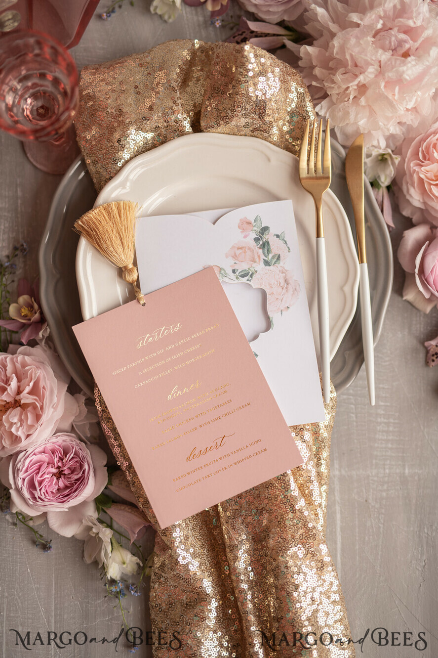 MENÜ & PROGRAMME  
 Glitzer/ Luxus Premium Glamour Gold Foil Shine Hochzeitsmenü, romantische Blush-Pink Blumen-Hochzeitsmenükarten, luxuriöses arabisches Menü mit Tasche und goldener Quaste, elegantes florales Hochzeitsmenü.