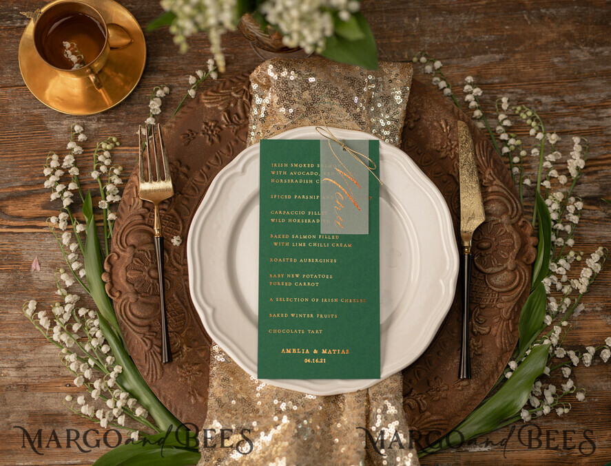 MENÜ & PROGRAMME  
 Glitzer/ Luxus Premium Smaragdgrünes, golden glänzendes Hochzeitsmenü, grünes und goldenes Folien-Hochzeitstischmenü, modernes Abendmenü mit goldenem Bindfaden und Pergament, einfache handgemachte Hochzeitsmenüs