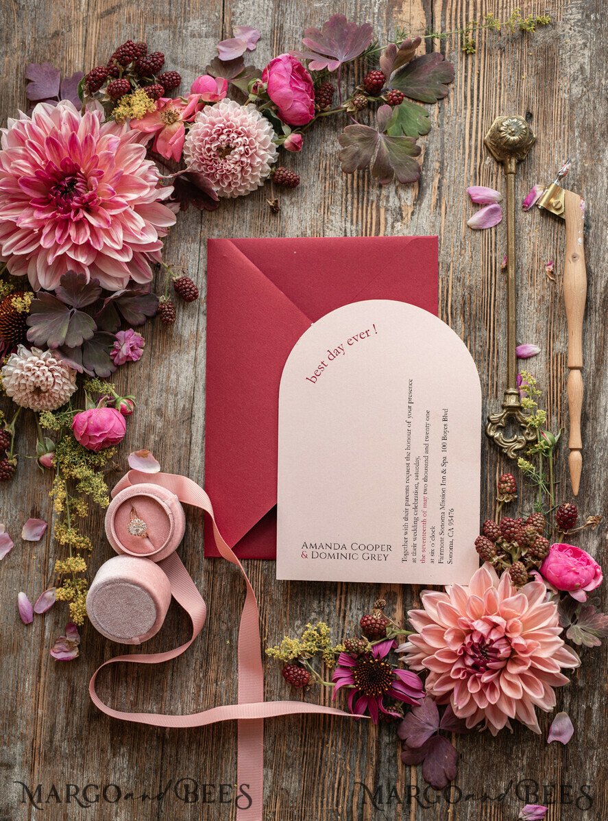 HOCHZEITS EINLADUNGEN Moderne Einladungen Florale Karten Geometrische Hochzeitskarten, geometrische Hochzeitseinladungen, rote Hochzeitseinladungen, Marsala Hochzeitseinladungen, rote Hochzeitskarten, elfenbeinfarbene Hochzeitseinladungen, rote und elfenbeinfarbene Hochzeitseinladungen, elfenbeinfarbene Hochzeitsstationery, elfenbeinfarbene Hochzeitsaccessoires, ovale Hochzeitseinladungen, runde Hochzeitskarten, runde Karten, ecru Hochzeitseinladungen, moderne Hochzeitseinladungen, florale Hochzeitseinladungen, elegante Hochzeitseinladungen, Pergament, Pergamentumschlag.