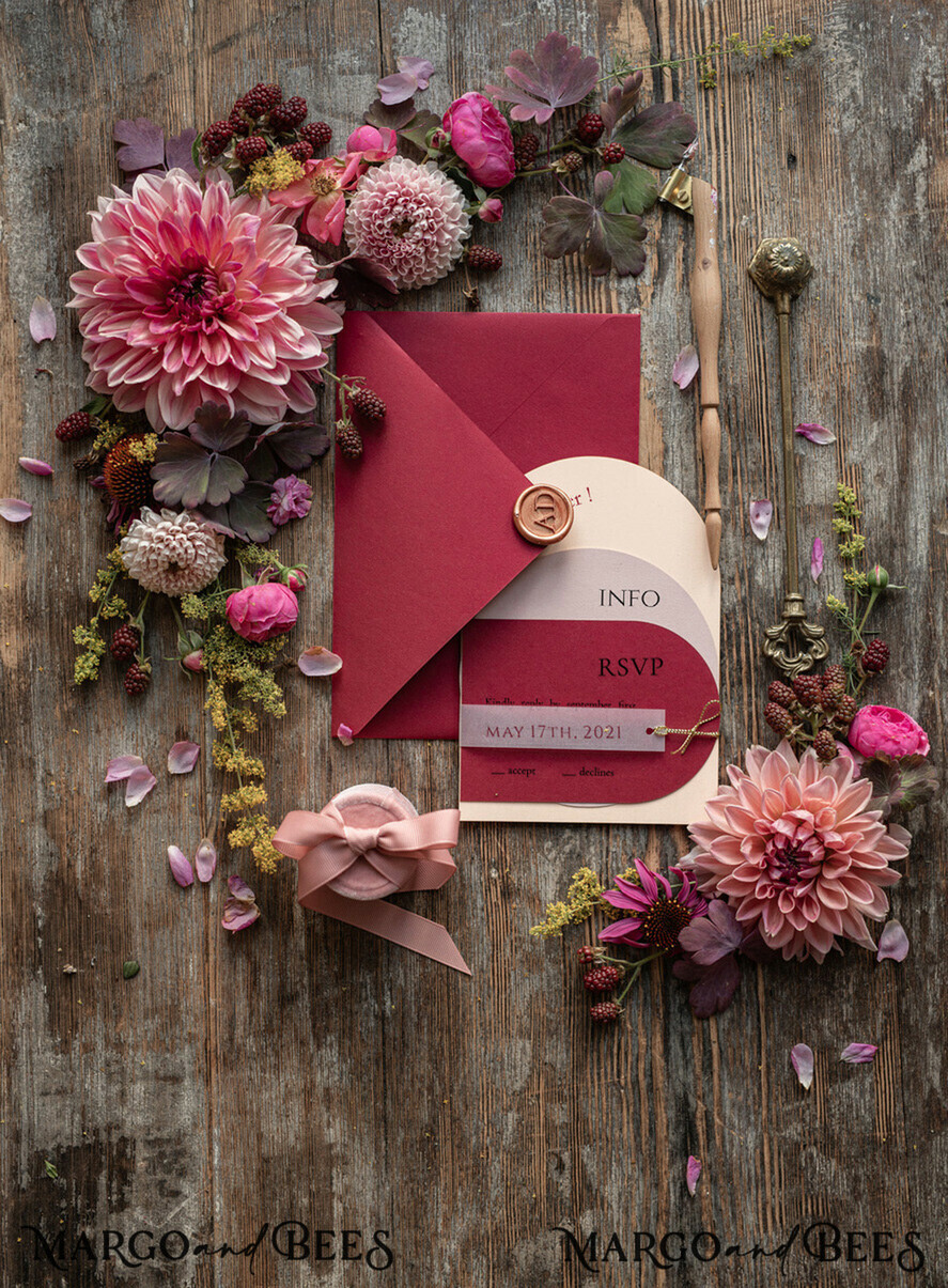 HOCHZEITS EINLADUNGEN Moderne Einladungen Florale Karten Geometrische Hochzeitskarten, geometrische Hochzeitseinladungen, rote Hochzeitseinladungen, Marsala Hochzeitseinladungen, rote Hochzeitskarten, elfenbeinfarbene Hochzeitseinladungen, rote und elfenbeinfarbene Hochzeitseinladungen, elfenbeinfarbene Hochzeitsstationery, elfenbeinfarbene Hochzeitsaccessoires, ovale Hochzeitseinladungen, runde Hochzeitskarten, runde Karten, ecru Hochzeitseinladungen, moderne Hochzeitseinladungen, florale Hochzeitseinladungen, elegante Hochzeitseinladungen, Pergament, Pergamentumschlag.