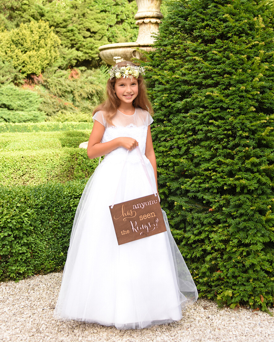 BLUMENMÄDCHEN / SEITENJUNGE SCHILDER rustikal Personalisierte Holzhochzeitsschild, Holzschild für den Ringträger, Holzggraviertes Schild für das Blumenmädchen, Schild für den Hochzeitstag des Blumenmädchens, rustikale Hochzeitsdekoration für das Blumenmädchen, Papa, hier kommt Mama, hier kommt die Braut.