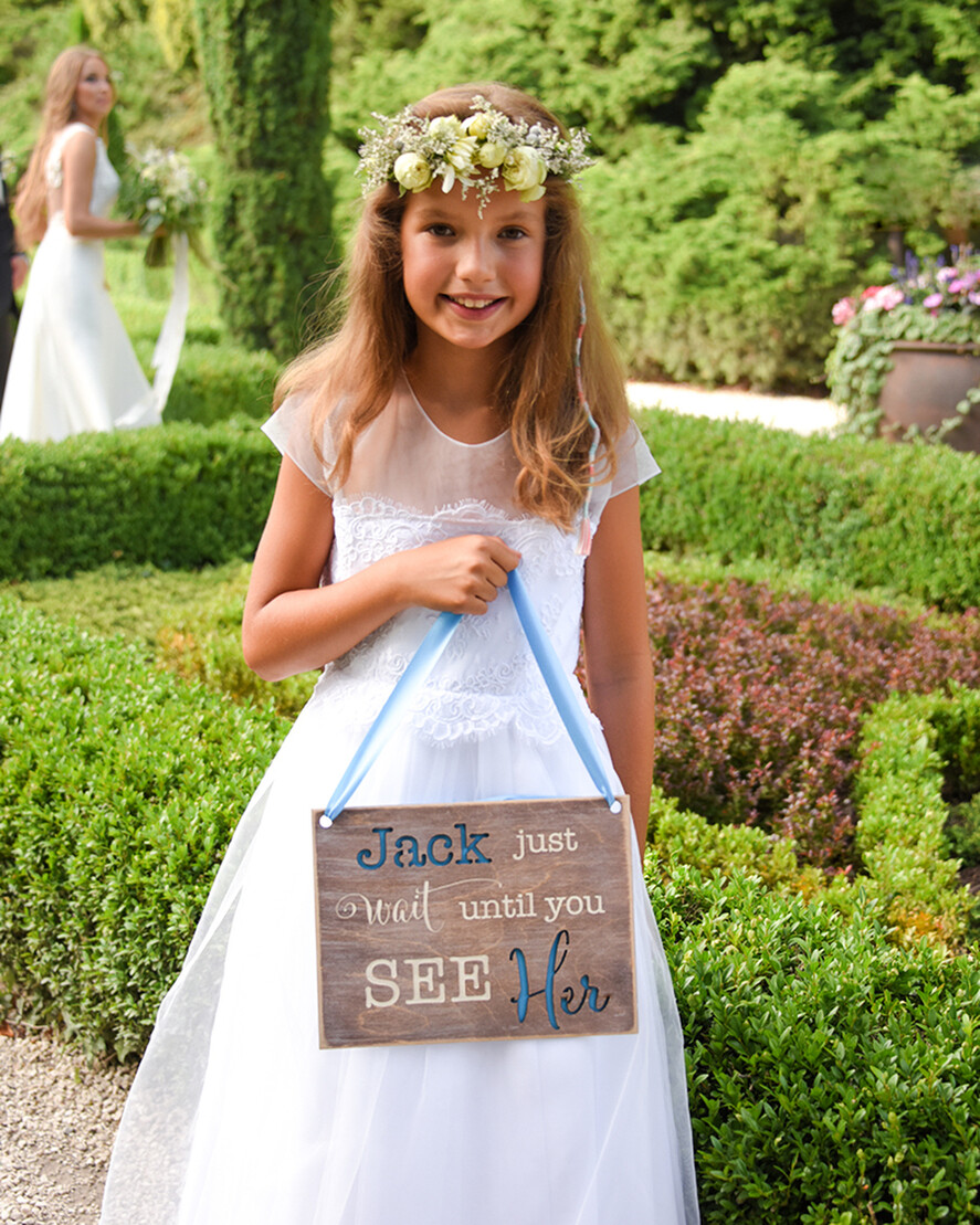 BLUMENMÄDCHEN / SEITENJUNGE SCHILDER rustikal Warte nur, bis du ihr personalisiertes Holzhochzeitschild, das Holzschild für den Seitenjungen, das gravierte Holzschild für das Blumenmädchen, das Hochzeitsschild für das Blumenmädchen, rustikale Hochzeitsdekoration für das Blumenmädchen, 