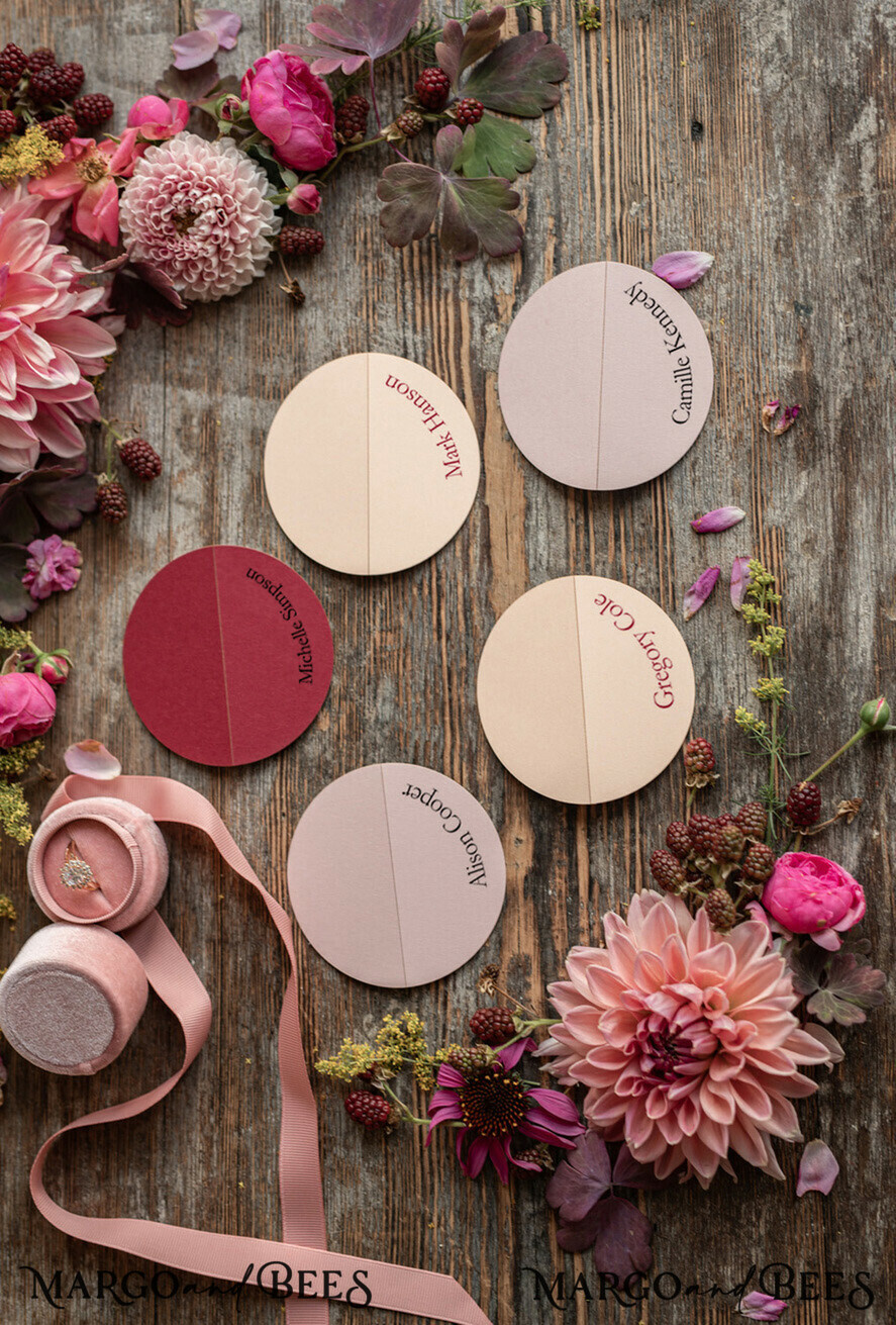 PLATZKARTEN / TISCHKARTEN  
 Romantisches Boho/ Botanisch/ Floral Maronen Hochzeitsplatzkarte, Geometrisches Rundes Namensschild, Elegante Tischdekoration, Marsala Platzkarten, Individuelle Textgestaltung Tischplatznamen, Minimalistische Burgunder Platzkarten