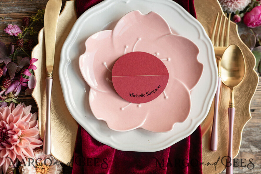 PLATZKARTEN / TISCHKARTEN  
 Romantisches Boho/ Botanisch/ Floral Maronen Hochzeitsplatzkarte, Geometrisches Rundes Namensschild, Elegante Tischdekoration, Marsala Platzkarten, Individuelle Textgestaltung Tischplatznamen, Minimalistische Burgunder Platzkarten
