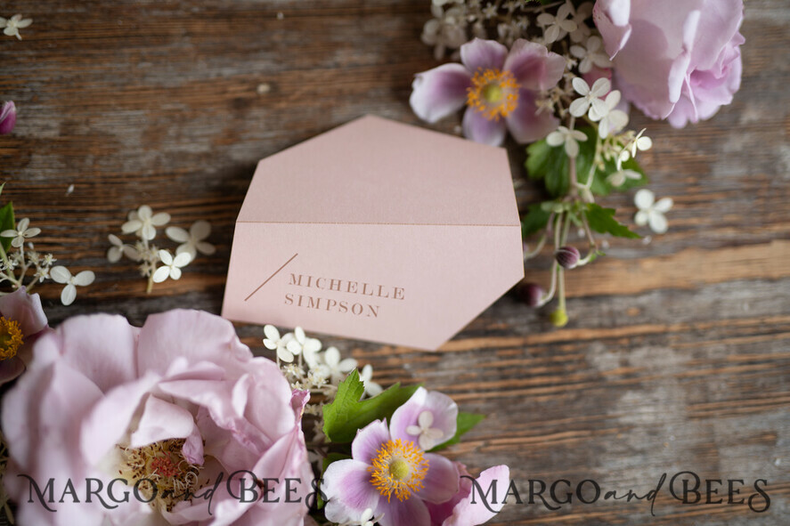 PLATZKARTEN / TISCHKARTEN  
 Romantisches Boho/ Botanisch/ Floral Geometrische romantische Blush-Pink Tischkarten, moderne geometrische Hochzeitstischkarten, minimalistische elegante Hochzeitskarten, individuelle Beschriftung von Platznamen, minimalistische Karten.