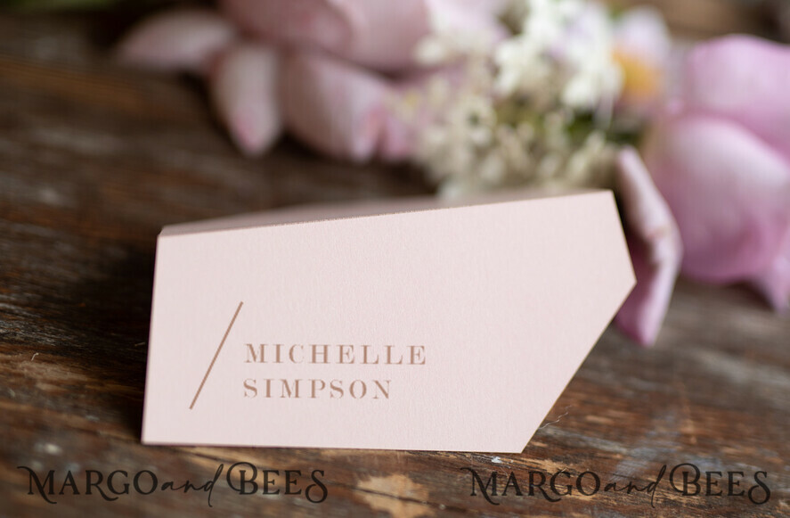PLATZKARTEN / TISCHKARTEN  
 Romantisches Boho/ Botanisch/ Floral Geometrische romantische Blush-Pink Tischkarten, moderne geometrische Hochzeitstischkarten, minimalistische elegante Hochzeitskarten, individuelle Beschriftung von Platznamen, minimalistische Karten.