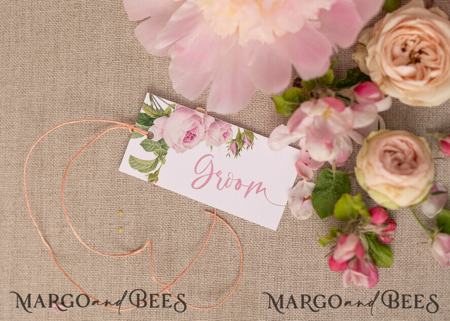 PLATZKARTEN / TISCHKARTEN  
 Romantisches Boho/ Botanisch/ Floral Weiße Blumenkarten mit rosa Schnur, Boho-Hochzeitsplatzkarten, romantische Hochzeitsnamensschilder, wunderschöne einfache botanische Hochzeitsnamensschilder, elegante Platzkarten.