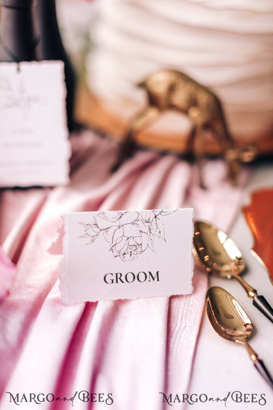 PLATZKARTEN / TISCHKARTEN  
 Romantisches Boho/ Botanisch/ Floral Weiße Deckle - Rand Tischkarten, minimalistische Hochzeitstischkarten, einfache Namensschilder, romantische Hochzeitsdeko, zarte Rosen Tischkarten für Ihre Hochzeit.