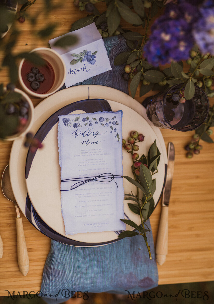 MENÜ & PROGRAMME  
 romantisch Blaubeer-Hochzeitsmenü, Florales Blau-Hochzeitsmenü, Aquarell-Blaubeeren-Menükarte, Schickes minimalistische Blaubeer- und Laub-Hochzeitsmenü, Süßes Blaubeer-Menü
