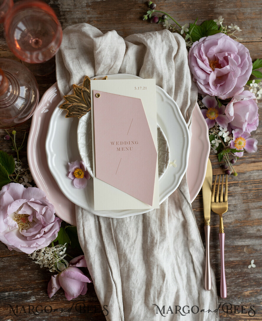 MENÜ & PROGRAMME  
 romantisch Geometrisches minimalistisches Hochzeitsmenü, individuelle Blush- und Elfenbein-Doppelt-Menükarten, modernes handgefertigtes geometrisches Hochzeitsmenü, einfaches rosa und ecrufarbenes Hochzeitsmenükarten.