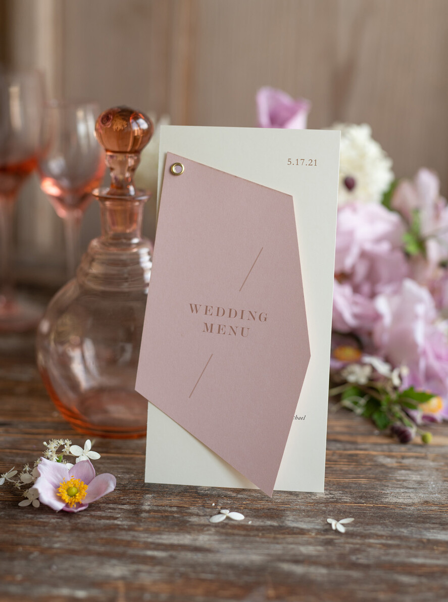 MENÜ & PROGRAMME  
 romantisch Geometrisches minimalistisches Hochzeitsmenü, individuelle Blush- und Elfenbein-Doppelt-Menükarten, modernes handgefertigtes geometrisches Hochzeitsmenü, einfaches rosa und ecrufarbenes Hochzeitsmenükarten.