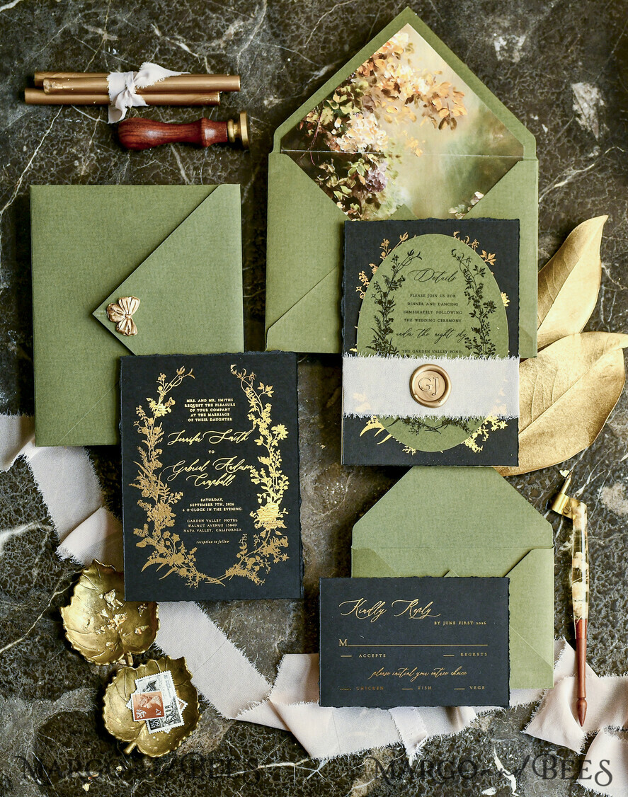 HOCHZEITS EINLADUNGEN moderne Kalligraphie / feine Kunst Salbeigrüne Fine Art Hochzeitskarten mit Blattgold, unregelmäßigen Kanten, RSVP QR-Code, Seidenband, maßgeschneiderte elegante Hochzeitssuite