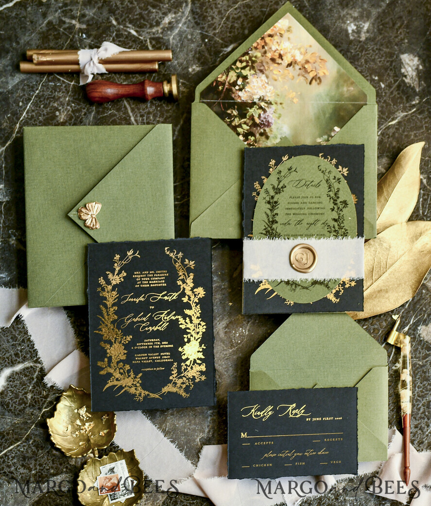 HOCHZEITS EINLADUNGEN moderne Kalligraphie / feine Kunst Salbeigrüne Fine Art Hochzeitskarten mit Blattgold, unregelmäßigen Kanten, RSVP QR-Code, Seidenband, maßgeschneiderte elegante Hochzeitssuite