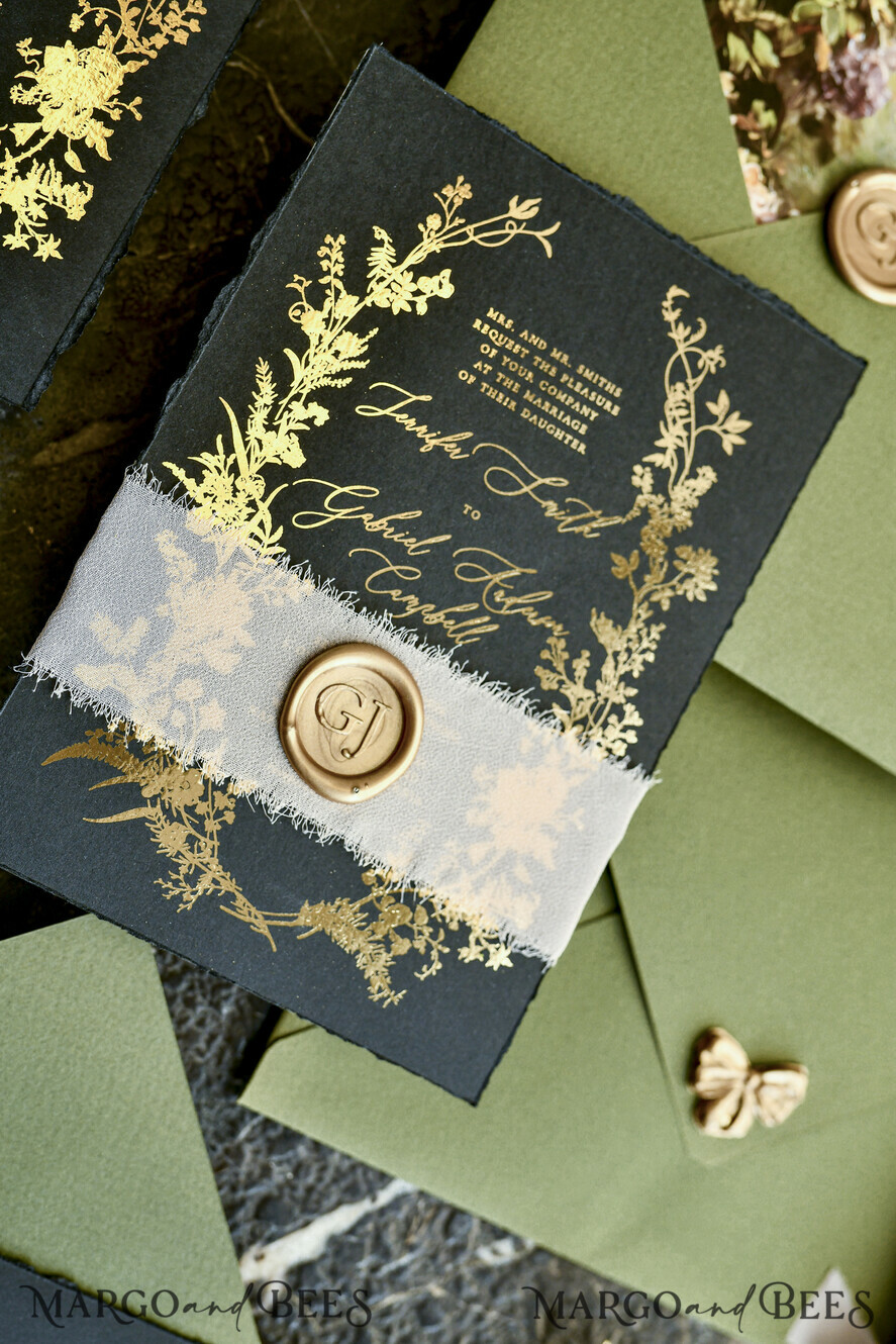 HOCHZEITS EINLADUNGEN moderne Kalligraphie / feine Kunst Salbeigrüne Fine Art Hochzeitskarten mit Blattgold, unregelmäßigen Kanten, RSVP QR-Code, Seidenband, maßgeschneiderte elegante Hochzeitssuite