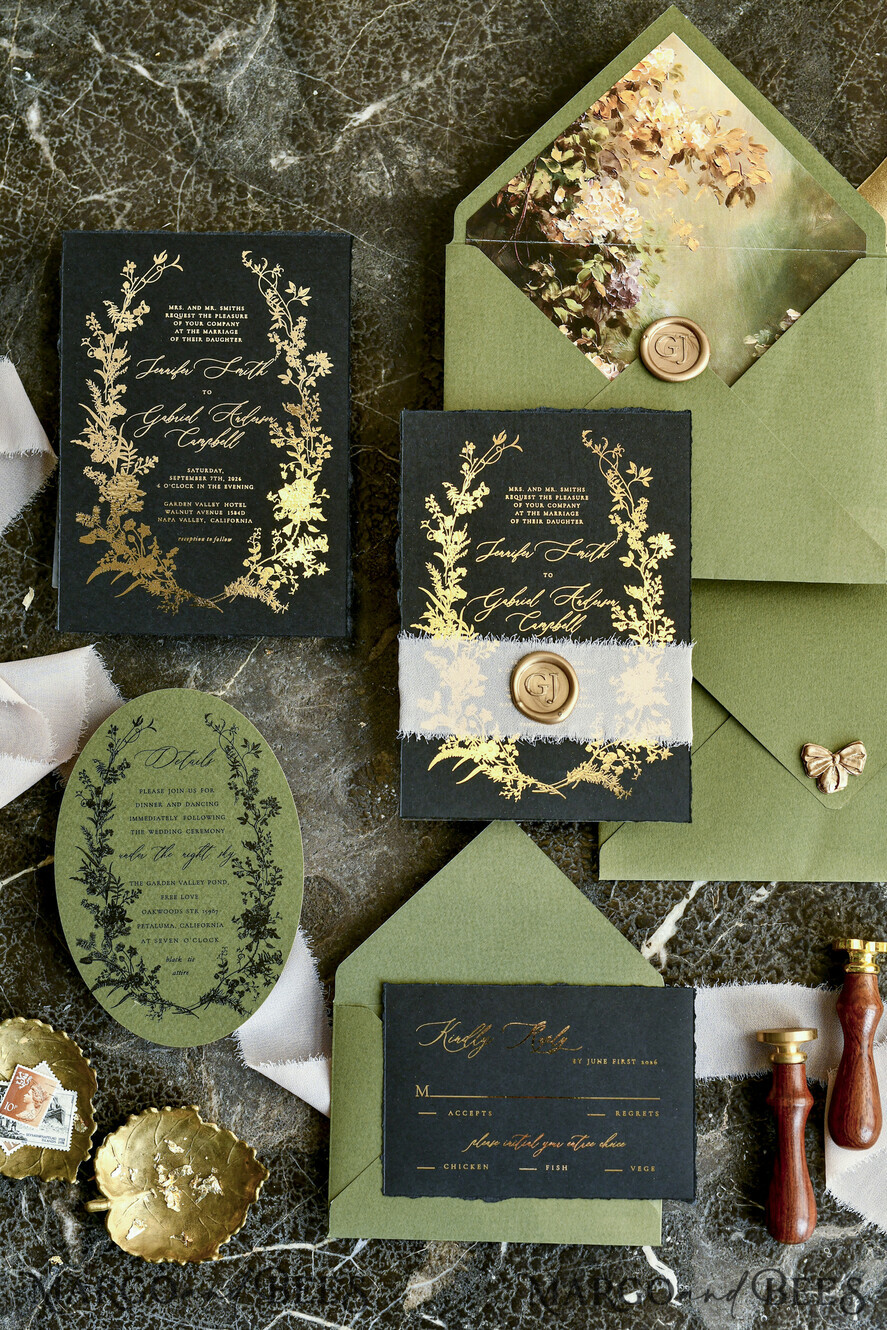 HOCHZEITS EINLADUNGEN moderne Kalligraphie / feine Kunst Salbeigrüne Fine Art Hochzeitskarten mit Blattgold, unregelmäßigen Kanten, RSVP QR-Code, Seidenband, maßgeschneiderte elegante Hochzeitssuite