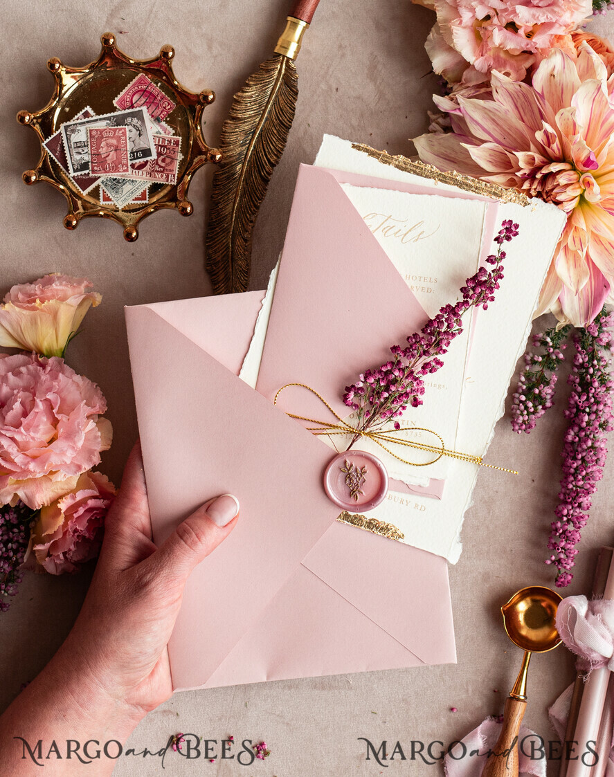HOCHZEITS EINLADUNGEN moderne Kalligraphie / feine Kunst Feine Kunst Elfenbein Gold Hochzeitskarte, Echte Heide Blumen Hochzeitskarte, Französische Provence Einladungskollektion, Kranz Monogramm Hochzeitskarte Set, Zinnenrand Einladungen, Zerrissene Kante Hochzeitskarten gold, Feine Kunst Hochzeitskarten Set, Zinnenrand Papier