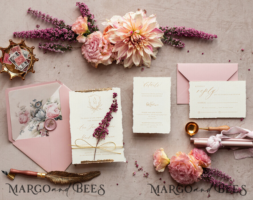 HOCHZEITS EINLADUNGEN moderne Kalligraphie / feine Kunst Feine Kunst Elfenbein Gold Hochzeitskarte, Echte Heide Blumen Hochzeitskarte, Französische Provence Einladungskollektion, Kranz Monogramm Hochzeitskarte Set, Zinnenrand Einladungen, Zerrissene Kante Hochzeitskarten gold, Feine Kunst Hochzeitskarten Set, Zinnenrand Papier