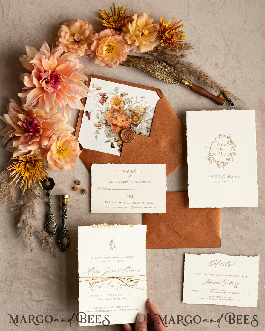 HOCHZEITS EINLADUNGEN moderne Kalligraphie / feine Kunst Feine Kunst Herbst Terrakotta Gold Hochzeitseinladung, verbrannt orange Blumen Hochzeitseinladung, Rost Einladungskollektion, Kranz Monogramm Hochzeitseinladungskollektion, gezackte Kanten Einladungen, zerrissene Kanten Hochzeitseinladungen golden, Feine Kunst Hochzeitseinladungskollektion, gezackt.