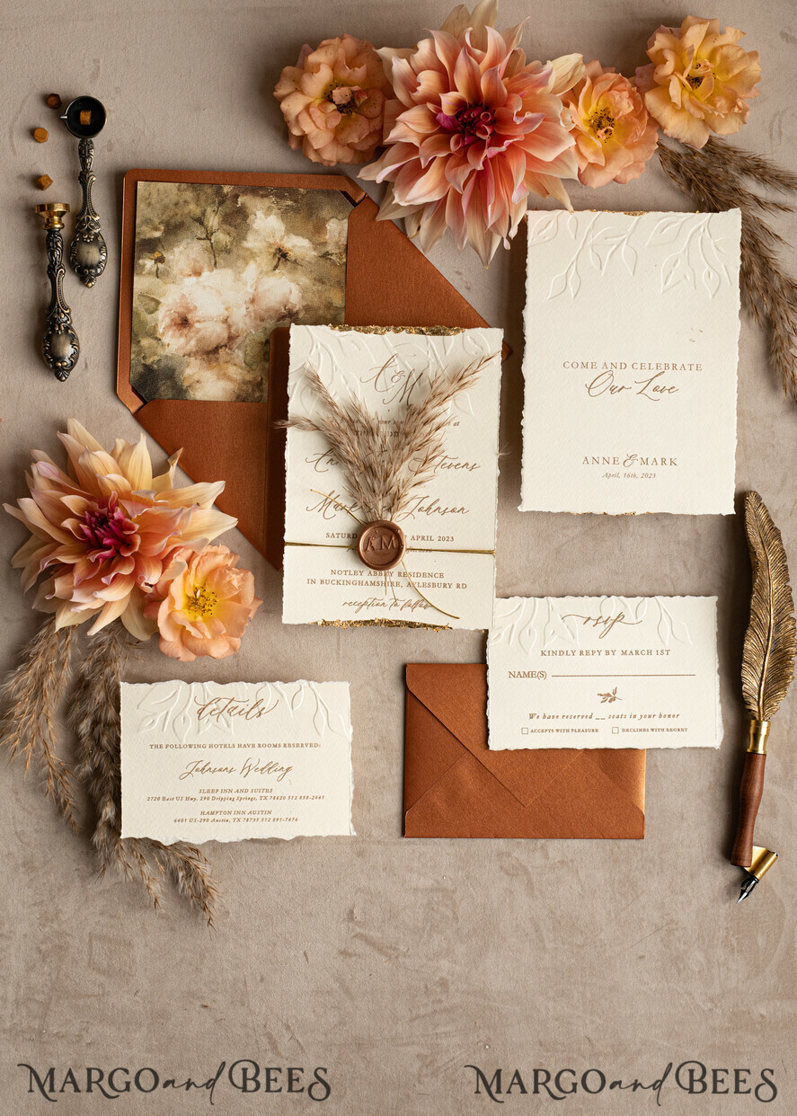 HOCHZEITS EINLADUNGEN moderne Kalligraphie / feine Kunst Fall Fine Art Prägung Elfenbein Gold Hochzeitseinladung, Pampasgras Florale Hochzeitseinladung, Boho Brandorange Einladungssatz, Wachssiegel Monogramm Hochzeitseinladungssatz, Gerissene Kante Einladungen, Zerrissene Kante Hochzeitseinladungen golden.