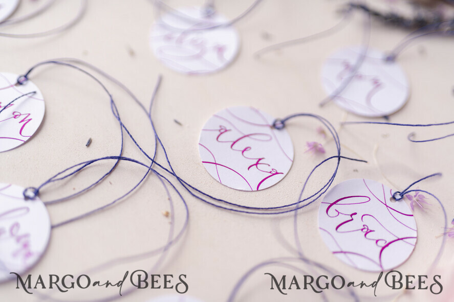 PLATZKARTEN / TISCHKARTEN  
 Kalligraphie Romantische runde Hochzeitsplatzkarten, elegante Namensschilder, minimalistische weiße Platzkarten mit Kalligrafie-Design, modernes Namensschild für Hochzeitstische, bearbeitbarer Text