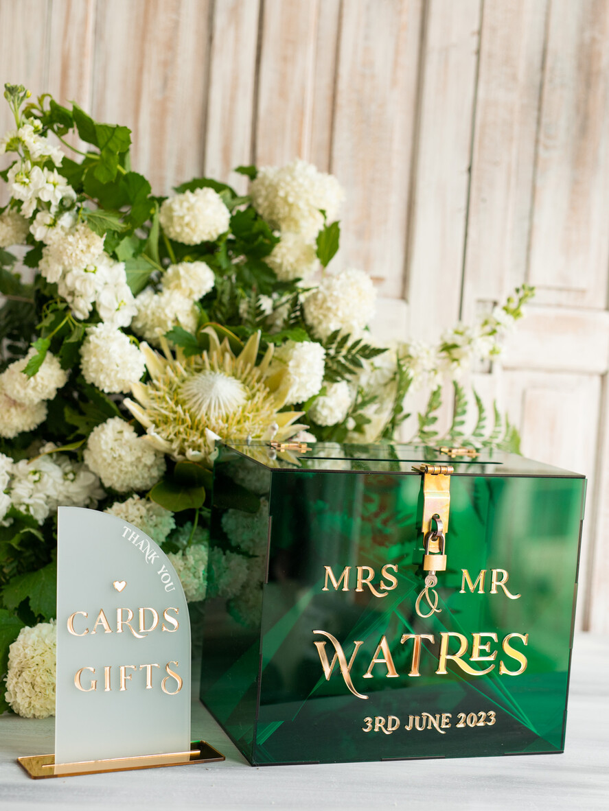 KARTONBOXEN  
 Acrylkartenbox Elegante smaragdgrüne Hochzeitsset Acryl-Kartenbox mit Schloss und Schild für Karten & Geschenke, personalisierte Hochzeitskartenbox, Acryl-Hochzeitskartenbox mit Deckel in Grün.