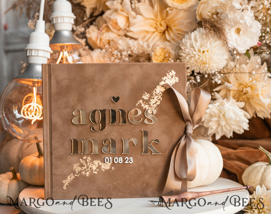 HOCHZEITS-GÄSTEBÜCHER Instax Sofortbildbuch Herbst beige Gold Acryl Hochzeitsgästebuch personalisiert und Acrylschild-Set, Tan Taupe Samt Sofortbildbuch Boho Elegant Instax Hochzeitsfotogästebuch, Erdtönige Acryl Instax Gästebuchschild, Neutraler Samt Fotobuch.