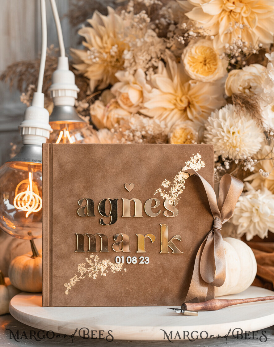 HOCHZEITS-GÄSTEBÜCHER Instax Sofortbildbuch Herbst beige Gold Acryl Hochzeitsgästebuch personalisiert und Acrylschild-Set, Tan Taupe Samt Sofortbildbuch Boho Elegant Instax Hochzeitsfotogästebuch, Erdtönige Acryl Instax Gästebuchschild, Neutraler Samt Fotobuch.