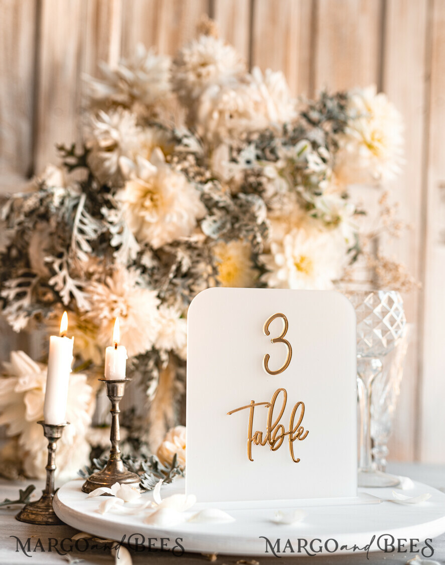 TISCHDEKORATIONSCHILDER   Acryl Tischdekoration Zahlen Acryl gefrorene Tischnummern, frosted Acryl und goldenes Schild, goldene Plexi-Tischnummern, luxuriöse Hochzeits-Tischdekoration, Hochzeitsbeschilderung goldene Spiegel-Tischnummern