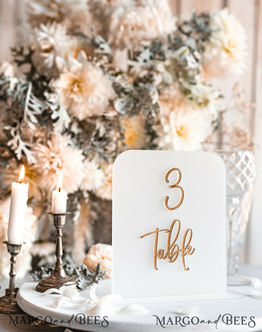 TISCHDEKORATIONSCHILDER   Acryl Tischdekoration Zahlen Acryl gefrorene Tischnummern, frosted Acryl und goldenes Schild, goldene Plexi-Tischnummern, luxuriöse Hochzeits-Tischdekoration, Hochzeitsbeschilderung goldene Spiegel-Tischnummern