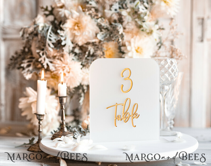TISCHDEKORATIONSCHILDER   Acryl Tischdekoration Zahlen Acryl gefrorene Tischnummern, frosted Acryl und goldenes Schild, goldene Plexi-Tischnummern, luxuriöse Hochzeits-Tischdekoration, Hochzeitsbeschilderung goldene Spiegel-Tischnummern