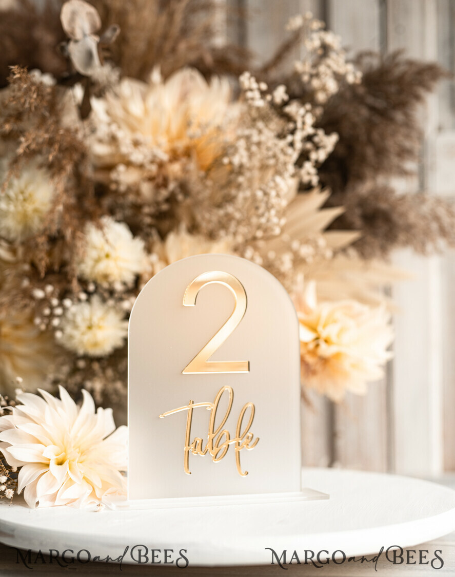 TISCHDEKORATIONSCHILDER   Acryl Tischdekoration Zahlen Acryl Bogen Tischnummern, Gefrorene Acryl- und Goldschilder, Gold Plexi Tischnummern, Luxuriöse Hochzeits Tischdekoration, Hochzeitsbeschilderung 3D Goldener Spiegel Tischnummern