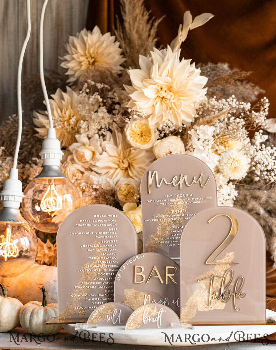 TISCHDEKORATIONSCHILDER   Acryl Tischdekoration Zahlen Acrylbogen Cappuccino Tischmenü, klare Acryl- und Goldschilder, Nude-Gold Plexi Tischnummern, tanfarbene Luxus-Hochzeitstischdekoration, erdige Hochzeitsbeschilderung goldene Spiegel Tischnummern